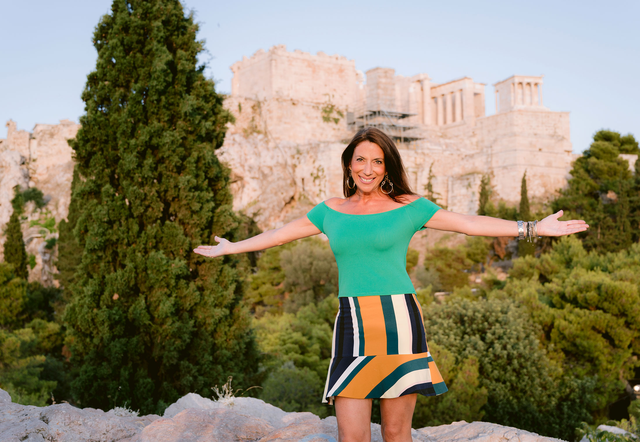 Photo shooting, of a couple in Anafiotika - Plaka, Acropolis