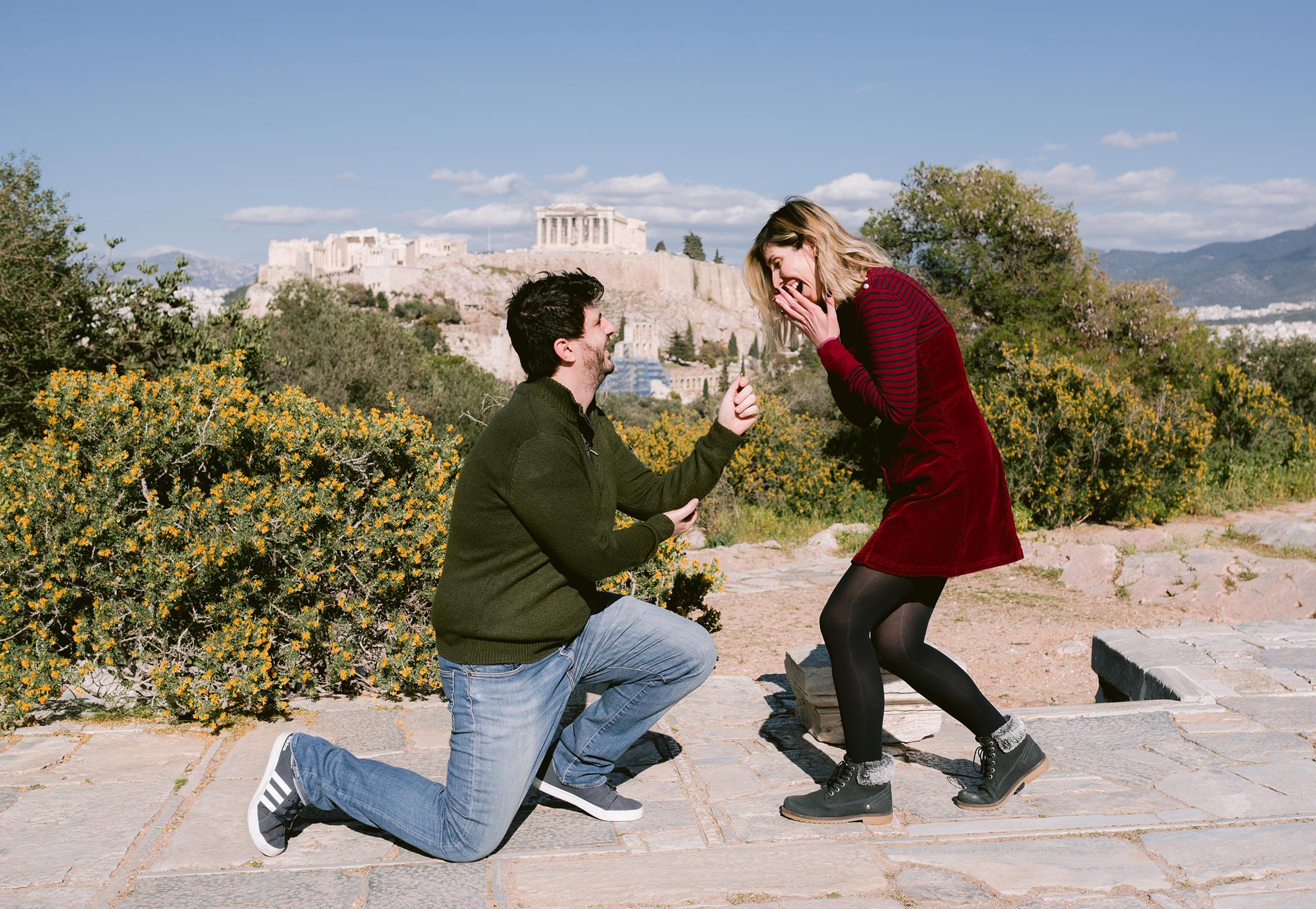 Photo shooting, of a couple in Anafiotika - Plaka, Acropolis