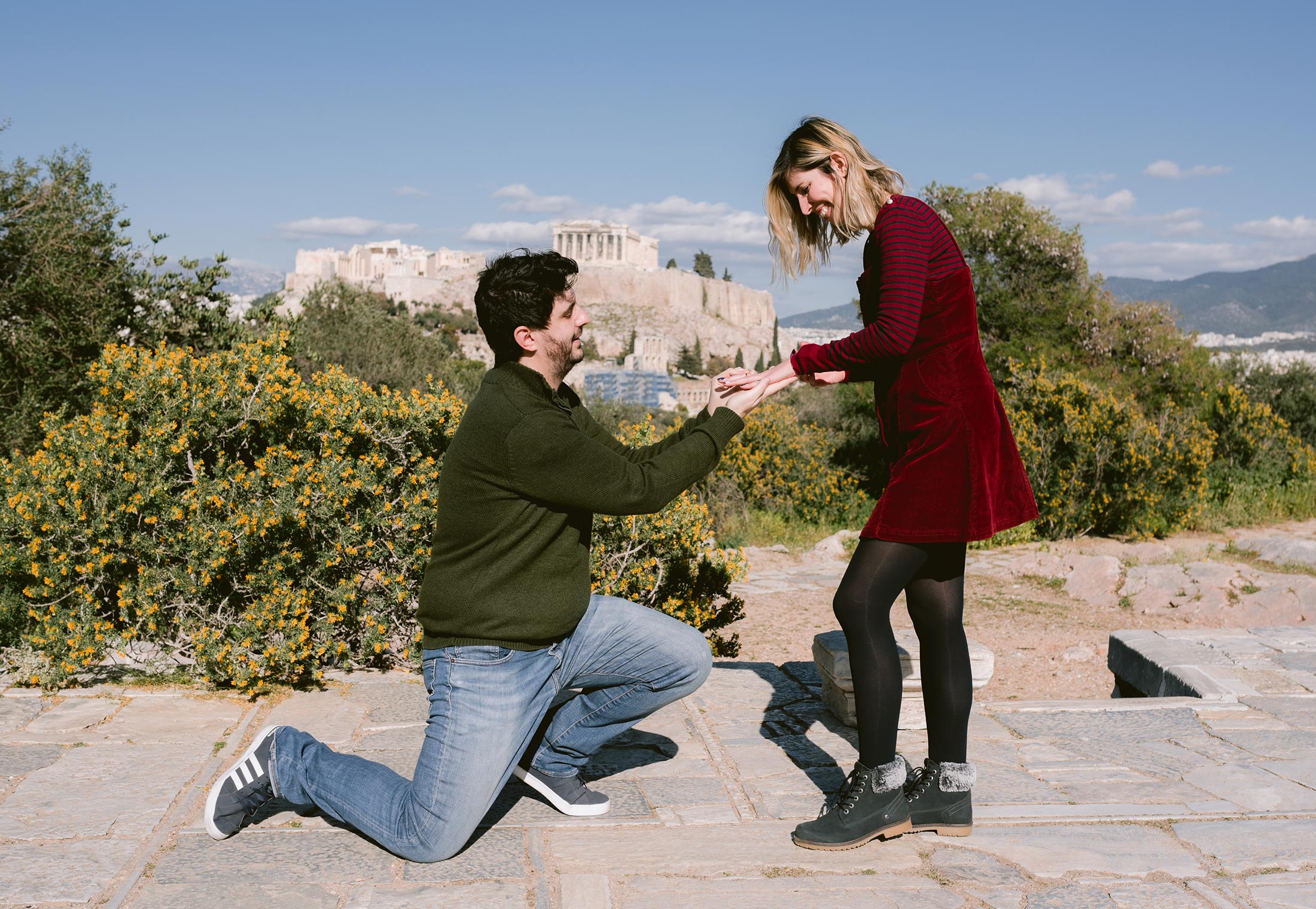 Photo shooting, of a couple in Anafiotika - Plaka, Acropolis