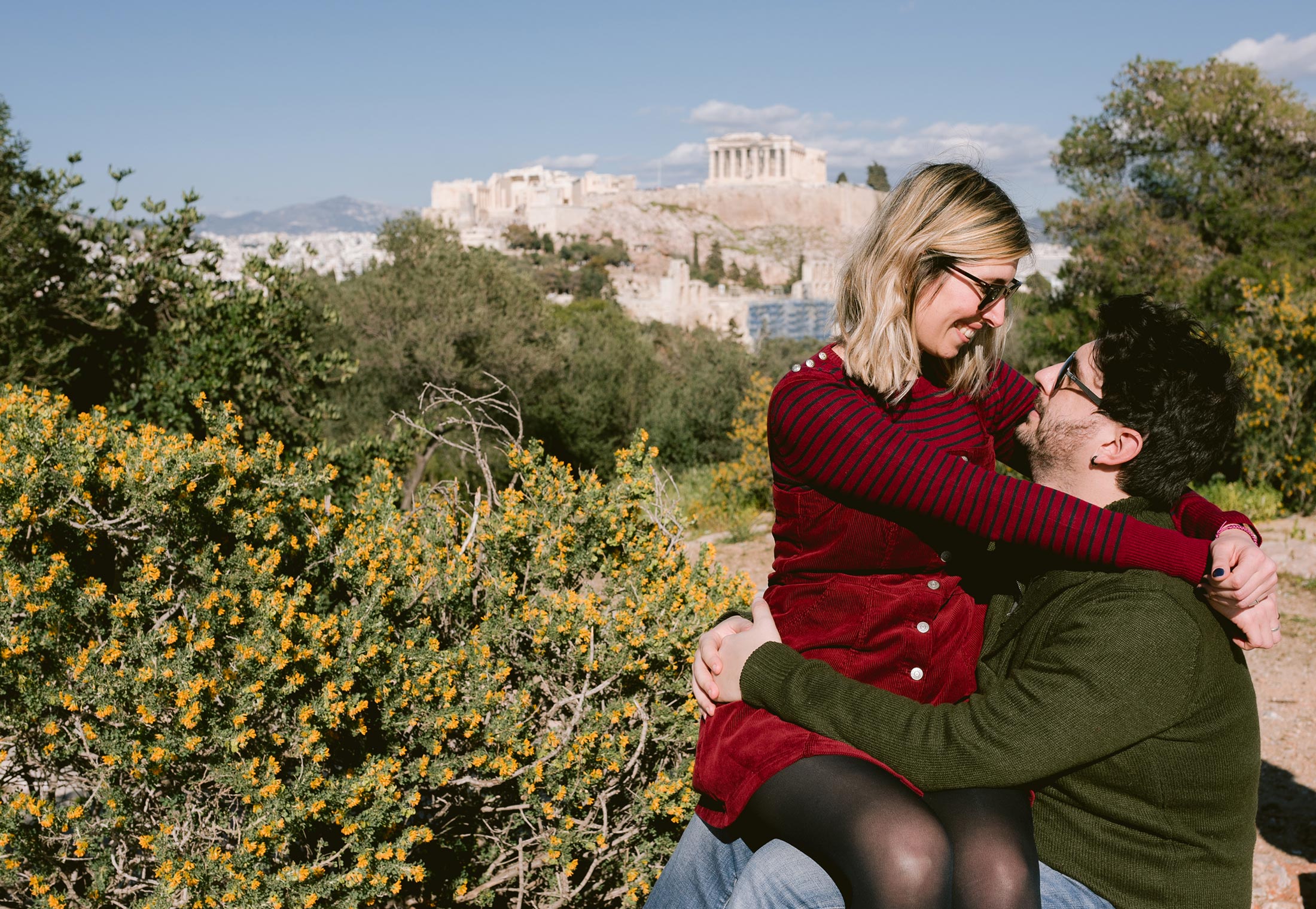 Photo shooting, of a couple in Anafiotika - Plaka, Acropolis