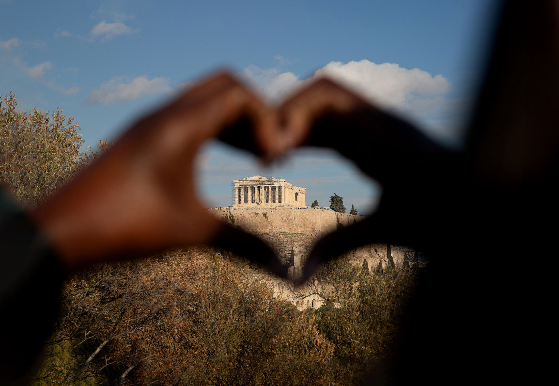 Photo shooting, of a couple in Anafiotika - Plaka, Acropolis